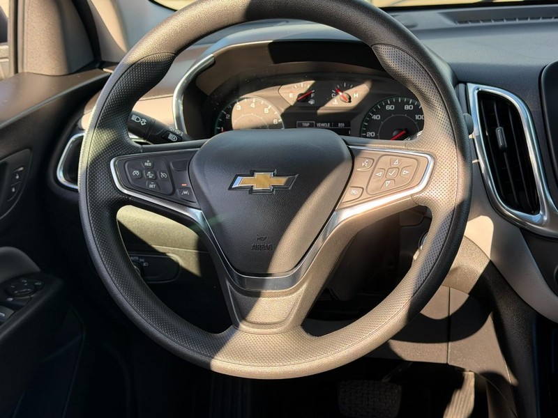 Chevrolet Equinox Vehicle Full-screen Gallery Image 12