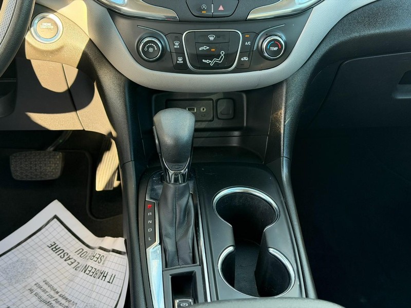 Chevrolet Equinox Vehicle Full-screen Gallery Image 14