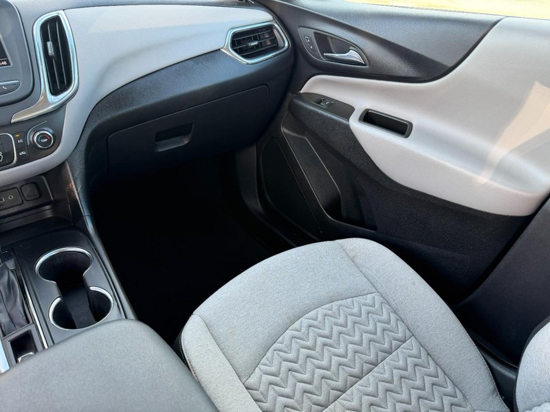 Chevrolet Equinox Vehicle Full-screen Gallery Image 15