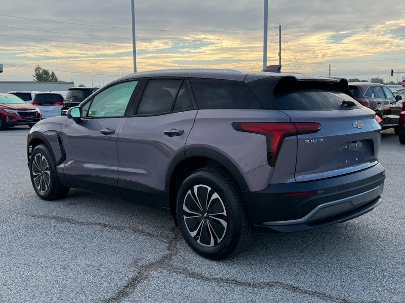 Chevrolet Blazer EV Vehicle Full-screen Gallery Image 03