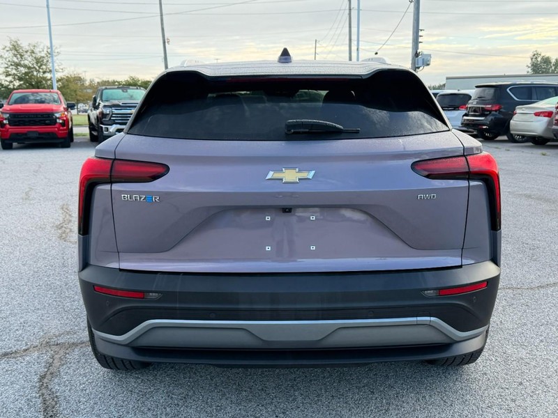 Chevrolet Blazer EV Vehicle Full-screen Gallery Image 04