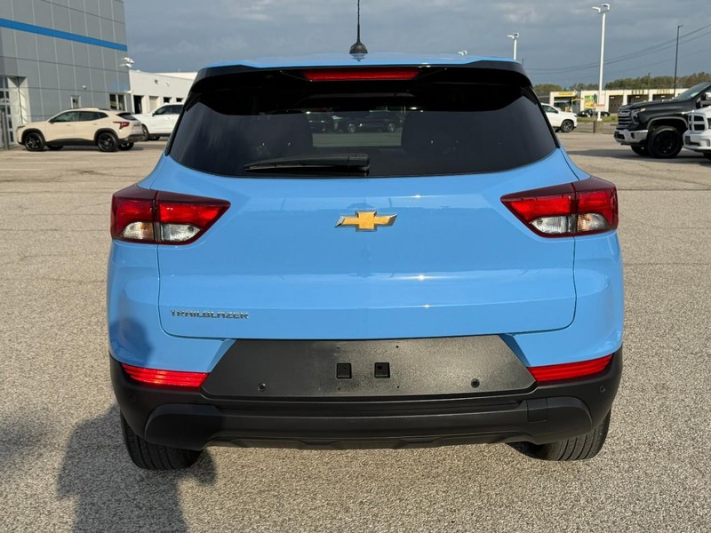 Chevrolet TrailBlazer Vehicle Full-screen Gallery Image 4