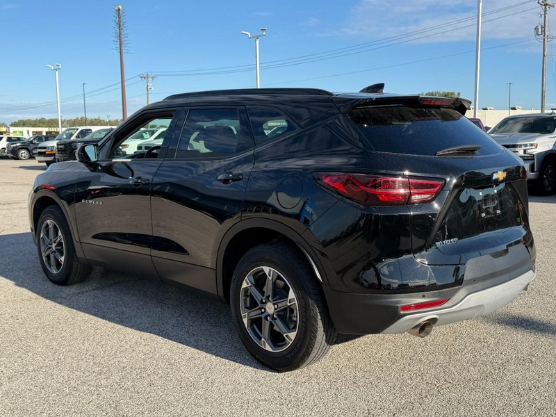 Chevrolet Blazer Vehicle Full-screen Gallery Image 03