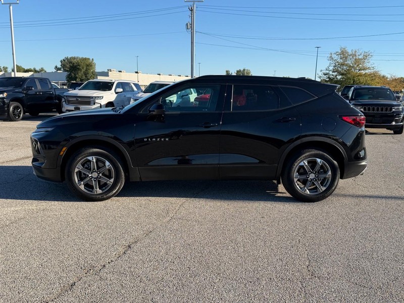 Chevrolet Blazer Vehicle Full-screen Gallery Image 2