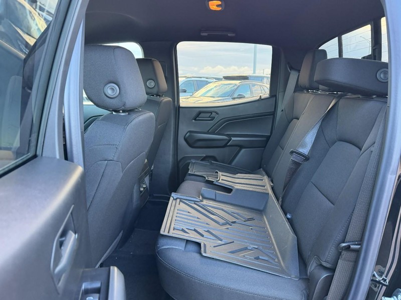 Chevrolet Colorado Vehicle Full-screen Gallery Image 4