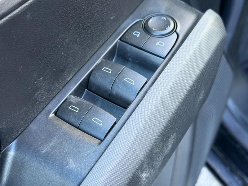 Chevrolet Colorado Vehicle Full-screen Gallery Image 9