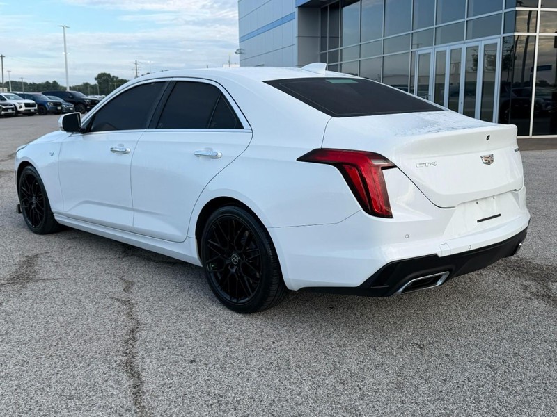Cadillac CT4 Vehicle Full-screen Gallery Image 03
