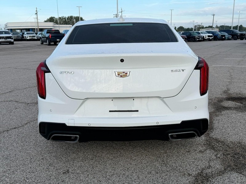 Cadillac CT4 Vehicle Full-screen Gallery Image 04