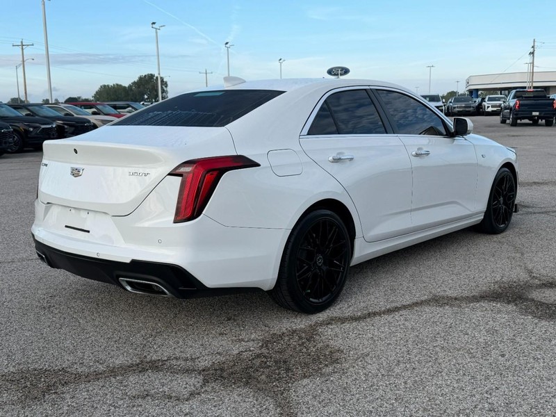 Cadillac CT4 Vehicle Full-screen Gallery Image 06