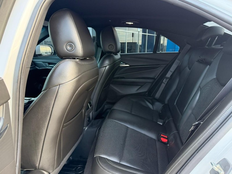 Cadillac CT4 Vehicle Full-screen Gallery Image 10