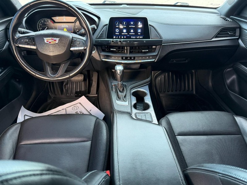 Cadillac CT4 Vehicle Full-screen Gallery Image 11