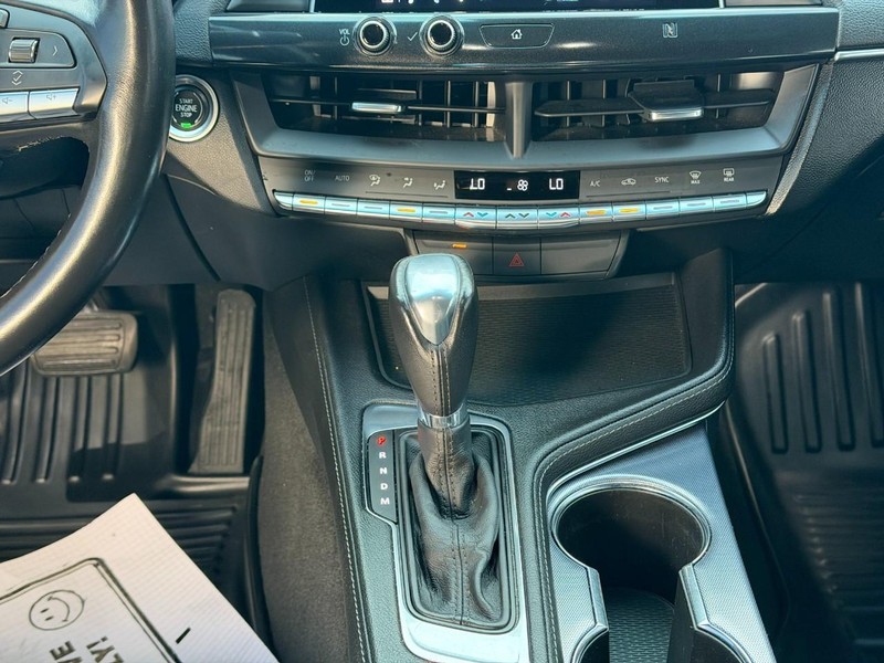 Cadillac CT4 Vehicle Full-screen Gallery Image 14