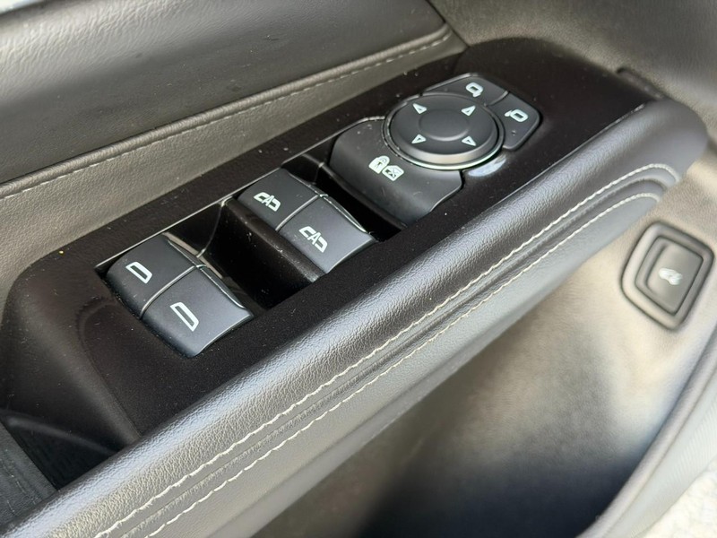 Cadillac CT4 Vehicle Full-screen Gallery Image 16