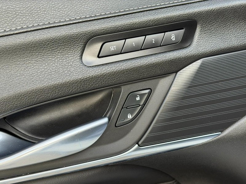 Cadillac CT4 Vehicle Full-screen Gallery Image 17