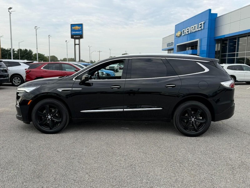Buick Enclave Vehicle Full-screen Gallery Image 02