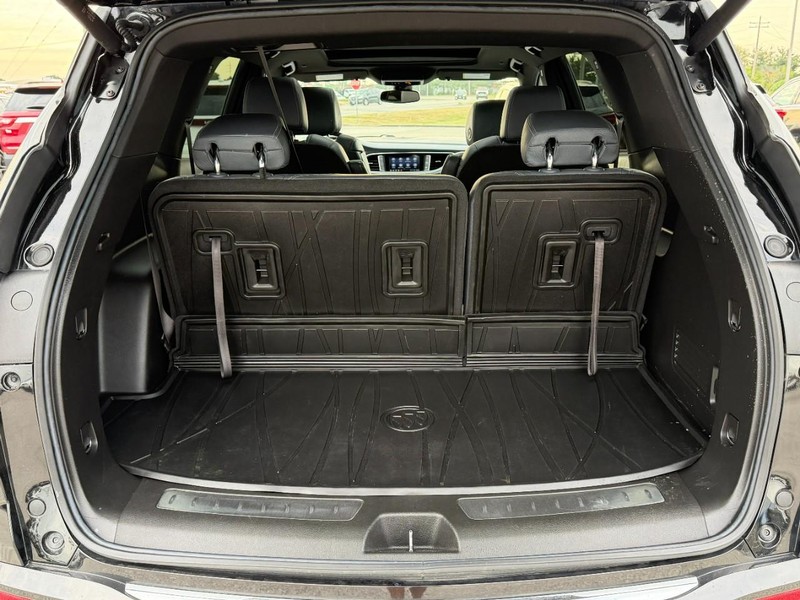 Buick Enclave Vehicle Full-screen Gallery Image 05