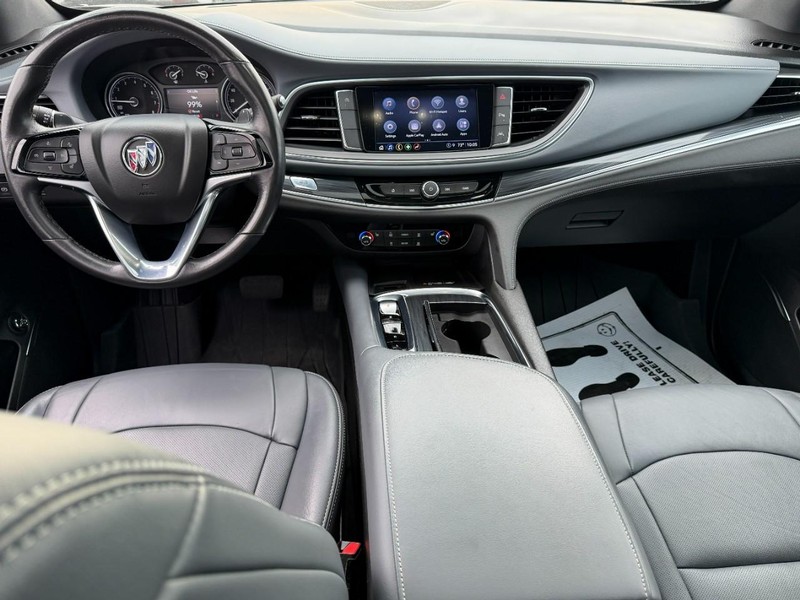 Buick Enclave Vehicle Full-screen Gallery Image 14