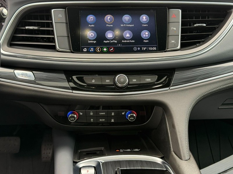 Buick Enclave Vehicle Full-screen Gallery Image 16
