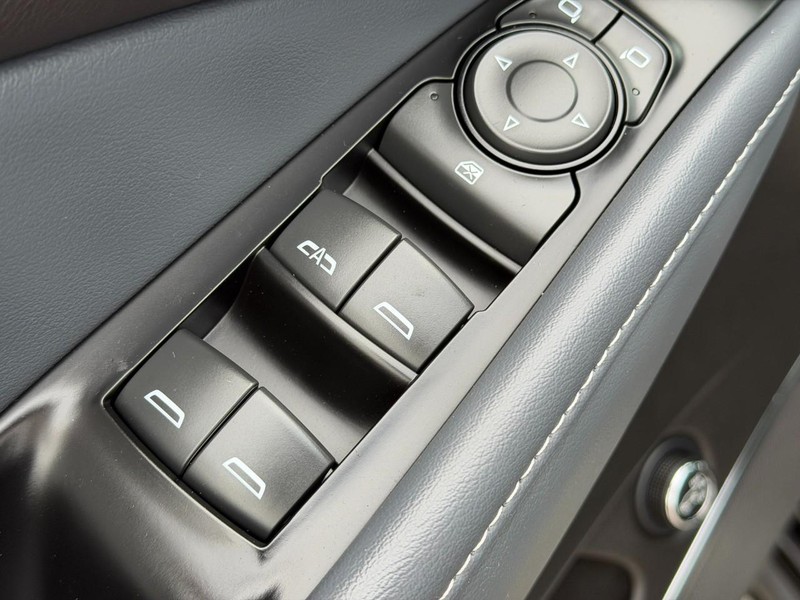 Buick Enclave Vehicle Full-screen Gallery Image 19