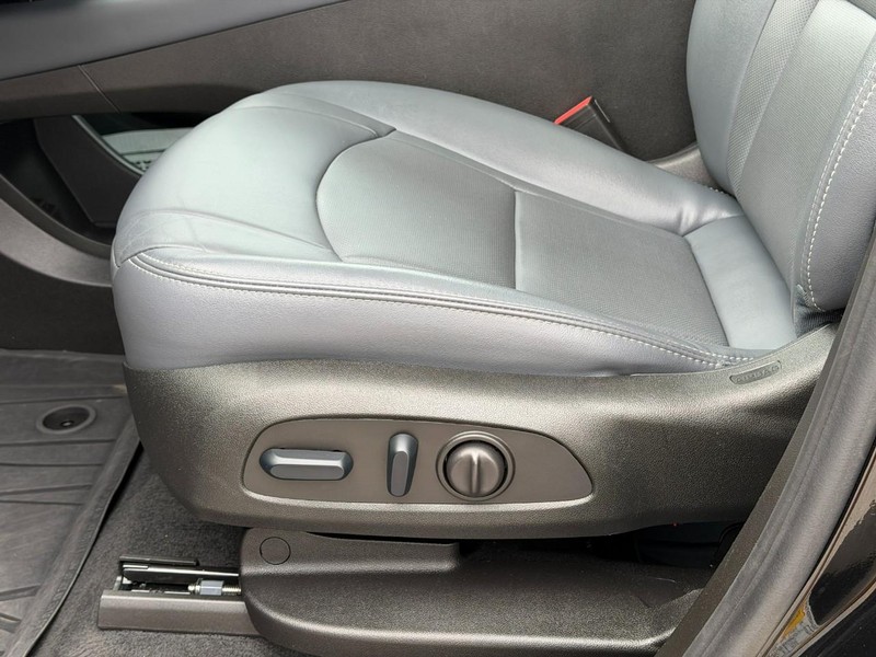 Buick Enclave Vehicle Full-screen Gallery Image 20