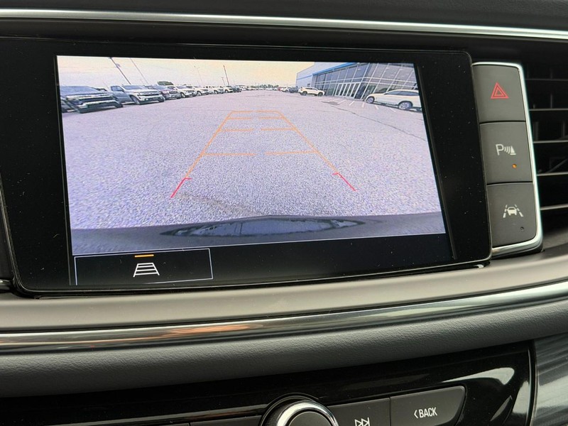 Buick Enclave Vehicle Full-screen Gallery Image 25