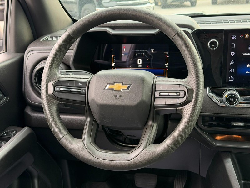 Chevrolet Colorado Vehicle Full-screen Gallery Image 06