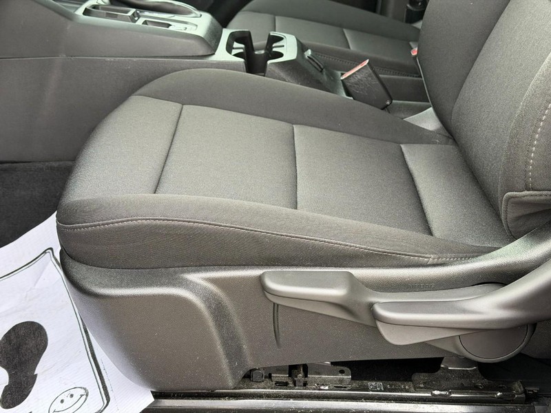 Chevrolet Colorado Vehicle Full-screen Gallery Image 11