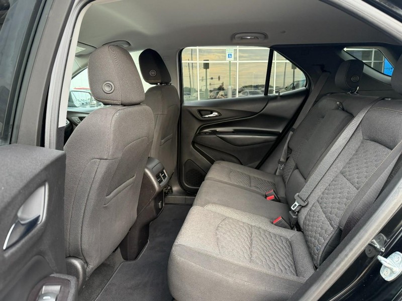 Chevrolet Equinox Vehicle Full-screen Gallery Image 10