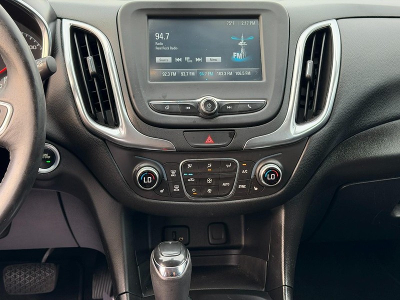 Chevrolet Equinox Vehicle Full-screen Gallery Image 13