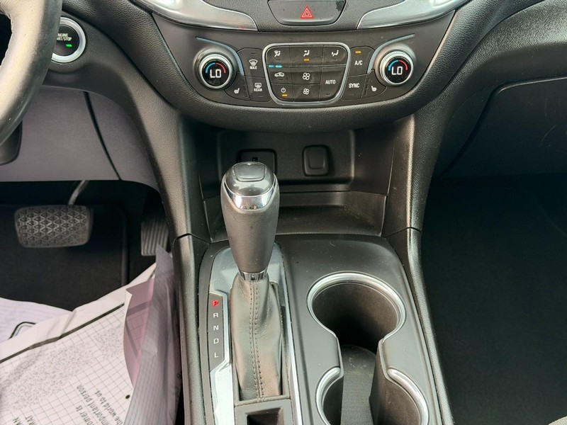 Chevrolet Equinox Vehicle Full-screen Gallery Image 14