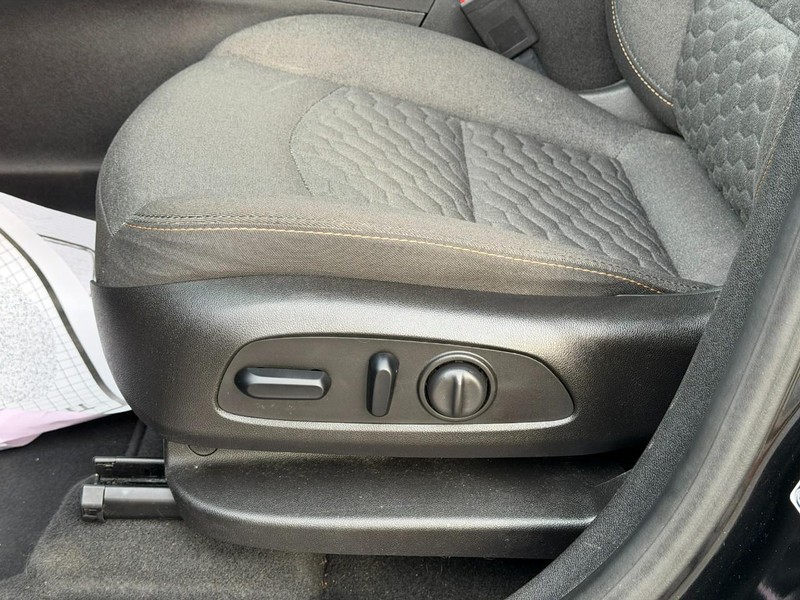 Chevrolet Equinox Vehicle Full-screen Gallery Image 17