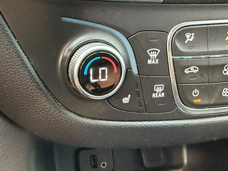 Chevrolet Equinox Vehicle Full-screen Gallery Image 21