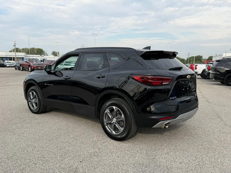 Chevrolet Blazer Vehicle Full-screen Gallery Image 03
