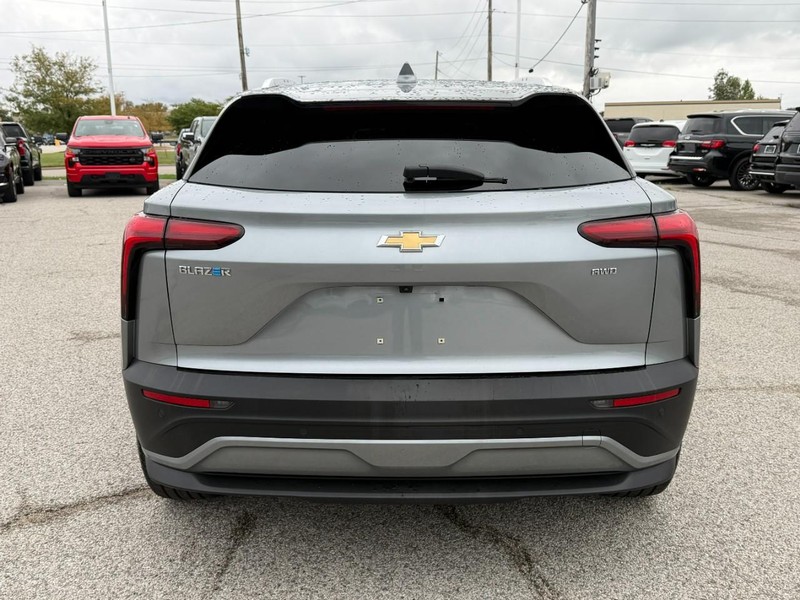 Chevrolet Blazer EV Vehicle Full-screen Gallery Image 04