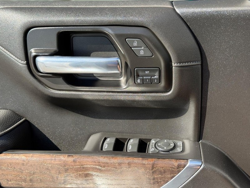 GMC Sierra 1500 Vehicle Full-screen Gallery Image 24