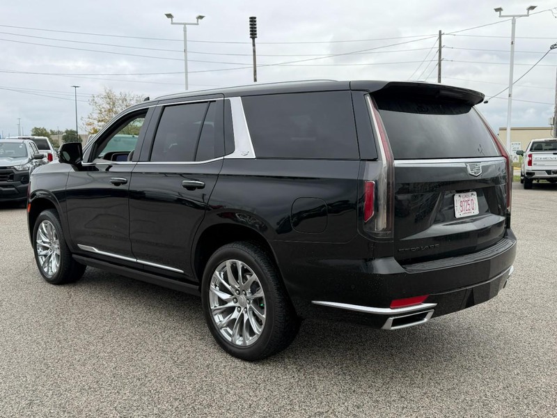 Cadillac Escalade Vehicle Full-screen Gallery Image 03