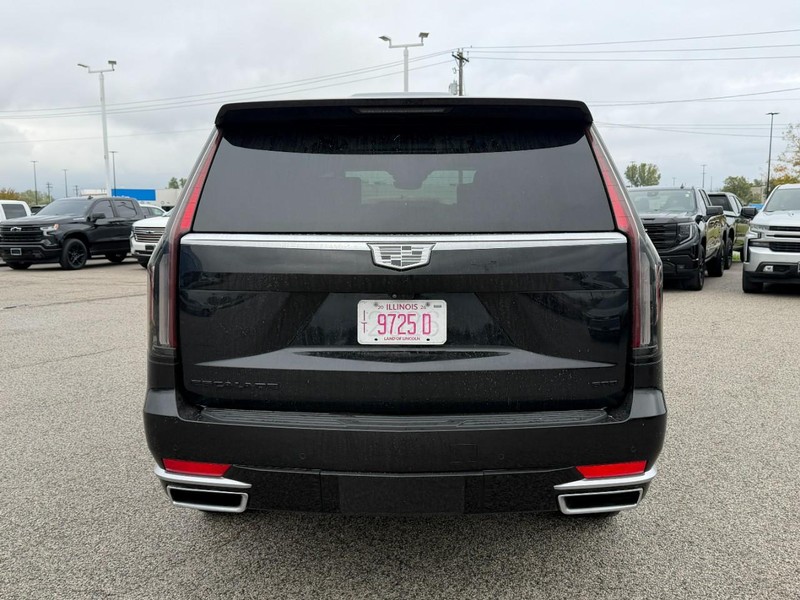 Cadillac Escalade Vehicle Full-screen Gallery Image 04