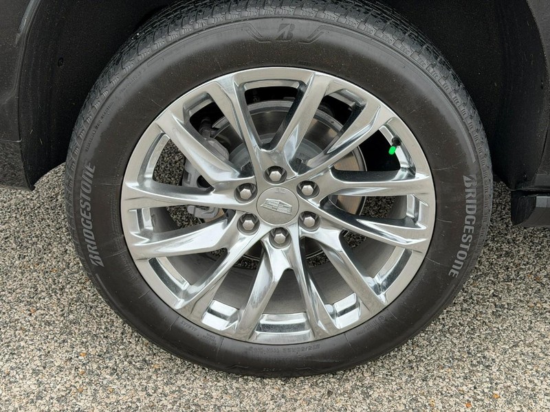 Cadillac Escalade Vehicle Full-screen Gallery Image 06