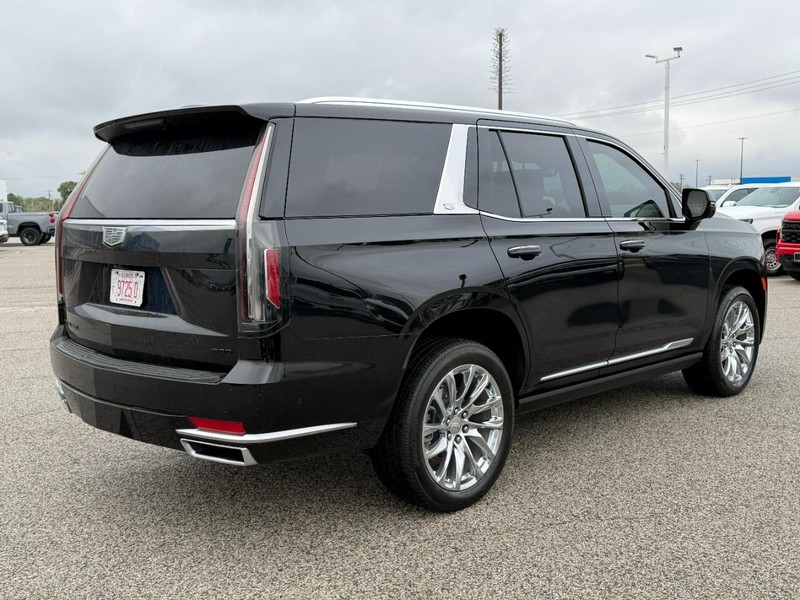 Cadillac Escalade Vehicle Full-screen Gallery Image 07
