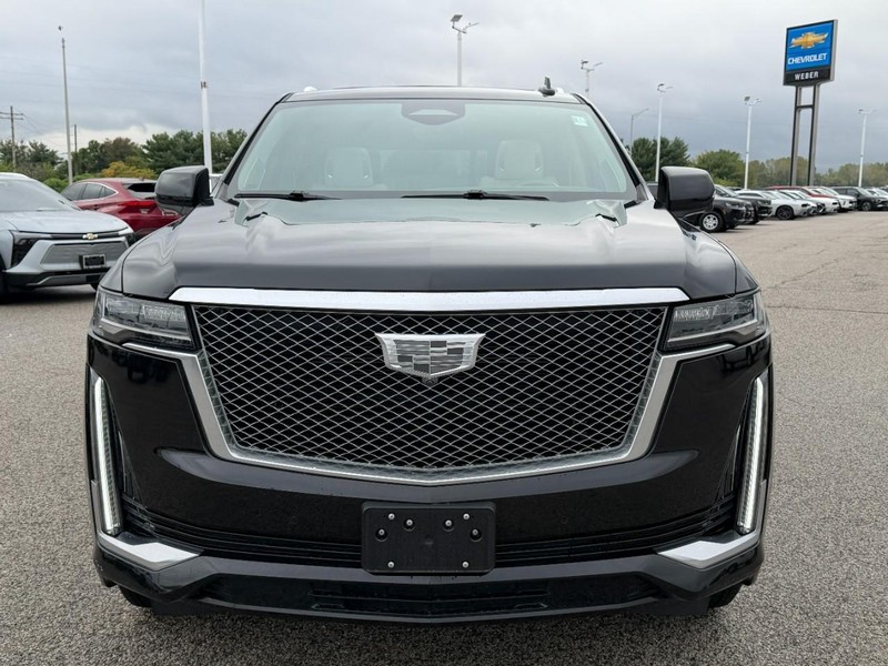 Cadillac Escalade Vehicle Full-screen Gallery Image 09
