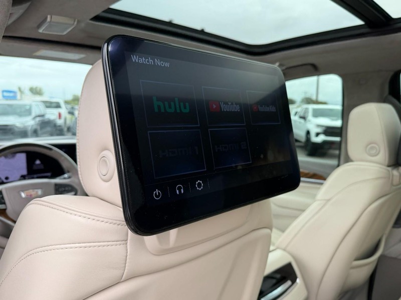 Cadillac Escalade Vehicle Full-screen Gallery Image 11