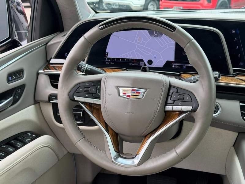 Cadillac Escalade Vehicle Full-screen Gallery Image 15