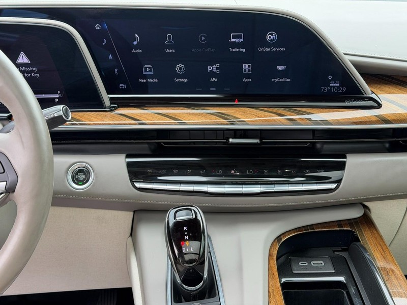Cadillac Escalade Vehicle Full-screen Gallery Image 16