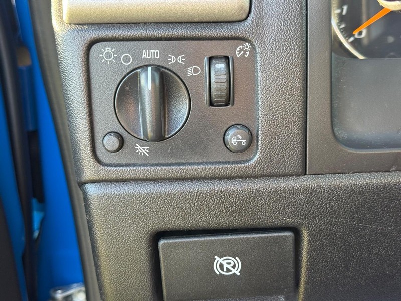 Chevrolet Colorado Vehicle Full-screen Gallery Image 17
