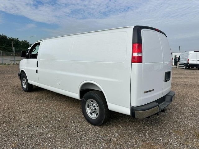 Chevrolet Express Cargo Van Vehicle Full-screen Gallery Image 3
