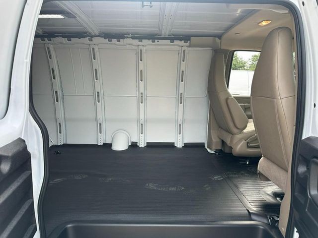 Chevrolet Express Cargo Van Vehicle Full-screen Gallery Image 4