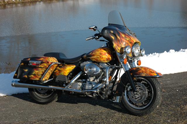 Harley-Davidson ELECTRA GLIDE STANDARD FLHTI Vehicle Image 01