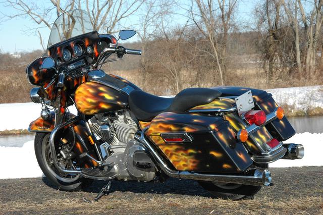 Harley-Davidson ELECTRA GLIDE STANDARD FLHTI Vehicle Image 04