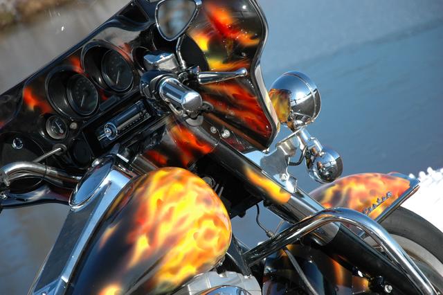 Harley-Davidson ELECTRA GLIDE STANDARD FLHTI Vehicle Image 06