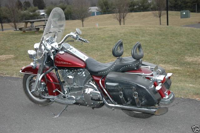 Harley-Davidson ROAD KING FLHRI Vehicle Image 09